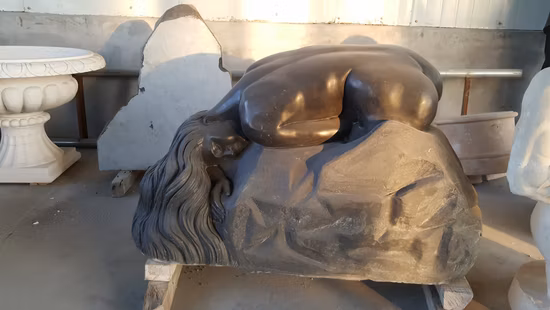 Decoração interior Estátua de senhora em mármore de pedra preta natural com água (SYMS