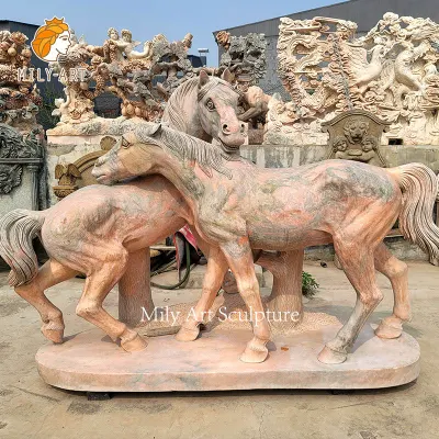Fornecedor personalizado feito à mão fábrica bom preço tamanho real escultura de pedra animal mármore vermelho casal estátua de cavalo