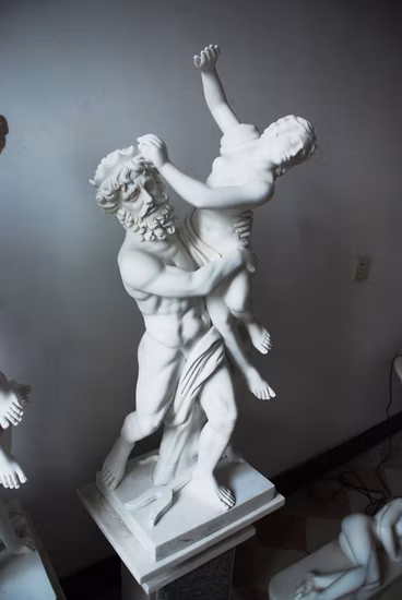 Jardim ao ar livre pedra natural mão esculpida mármore casal dança escultura estátua (syms